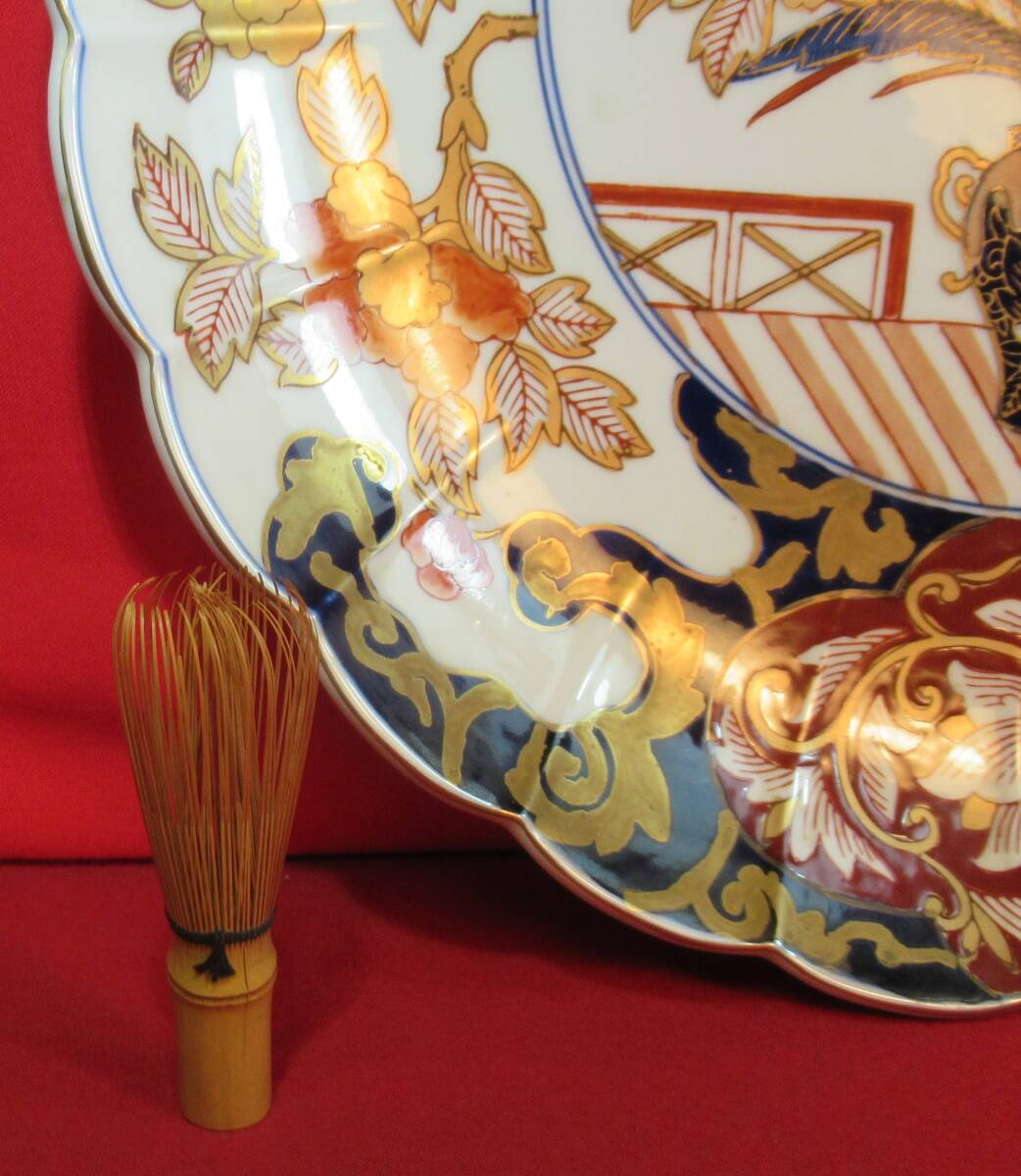 古伊万里写色絵金襴手牡丹花唐草文大皿(径46㎝)在銘「秀峰 古伊万里写色絵金襴手牡丹花唐草文大皿(径46㎝)在銘「秀峰
