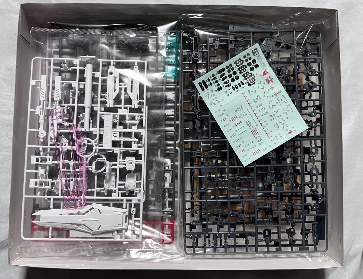 RG νガンダム サザビー 水転写デカール付 2点セット(機動戦士 RG νガンダム サザビー 水転写デカール付 2点セット(機動戦士