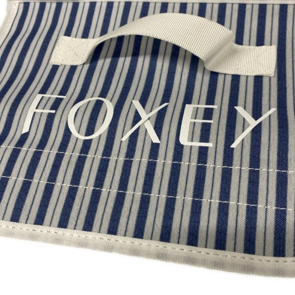 フォクシー FOXEY - 白×ネイビー×ブルーグレー ピクニックシート/ストライプ/折りたたみ/ノベルティ 美品 小物
