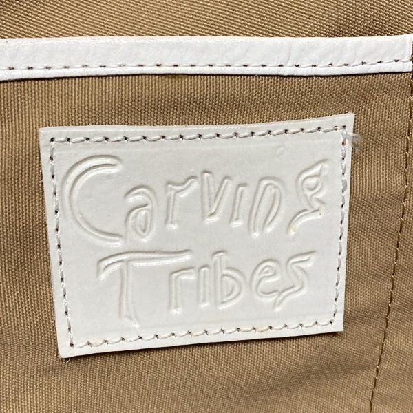 カービングトライブス Carving Tribes トートバッグ - レザー 白 型押し加工/フラワー(花) バッグ