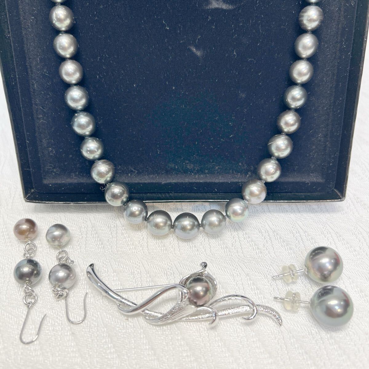 極美品】南洋真珠 黒蝶パール 本真珠 ネックレス8.2-10.8mm 極美品】南洋真珠 黒蝶パール 本真珠 ネックレス8.2-10.8mm