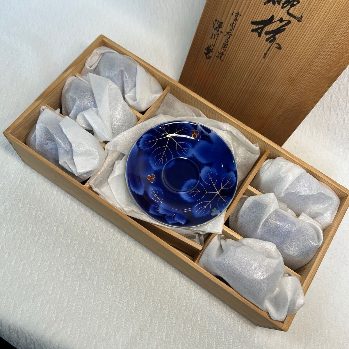 新品】深川製磁 カップとソーサー 6客 宮内庁御用達 コーヒー 新品】深川製磁 カップとソーサー 6客 宮内庁御用達 コーヒー