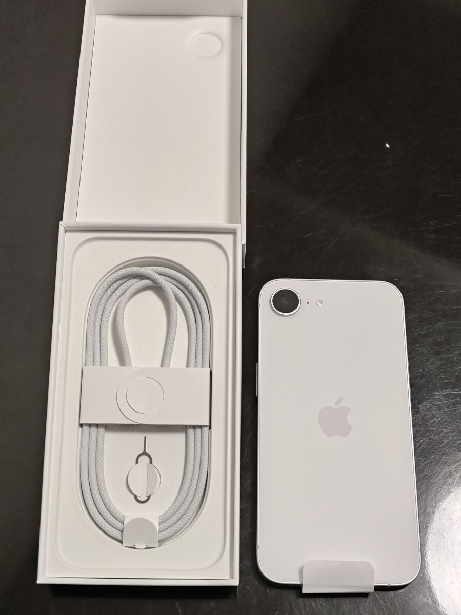 未使用・開封済】iPhone 16e 128GB ホワイト(iPhone)|売買され 未使用・開封済】iPhone 16e 128GB ホワイト(iPhone)|売買され