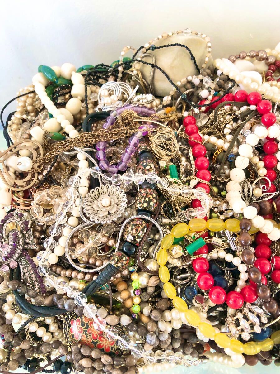 超大量アクセサリーまとめ売りイミテーション ネックレス 超大量アクセサリーまとめ売りイミテーション ネックレス