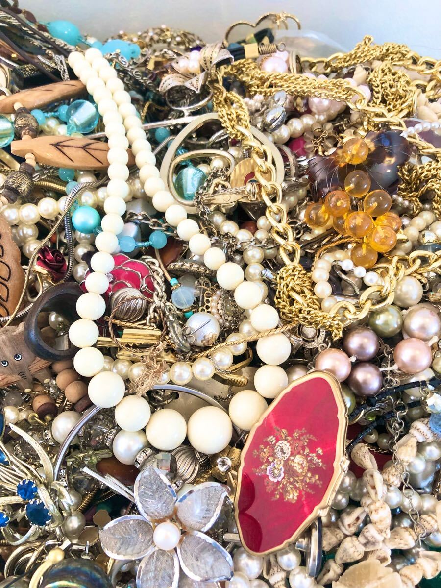 超大量アクセサリーまとめ売りイミテーション ネックレス 超大量アクセサリーまとめ売りイミテーション ネックレス