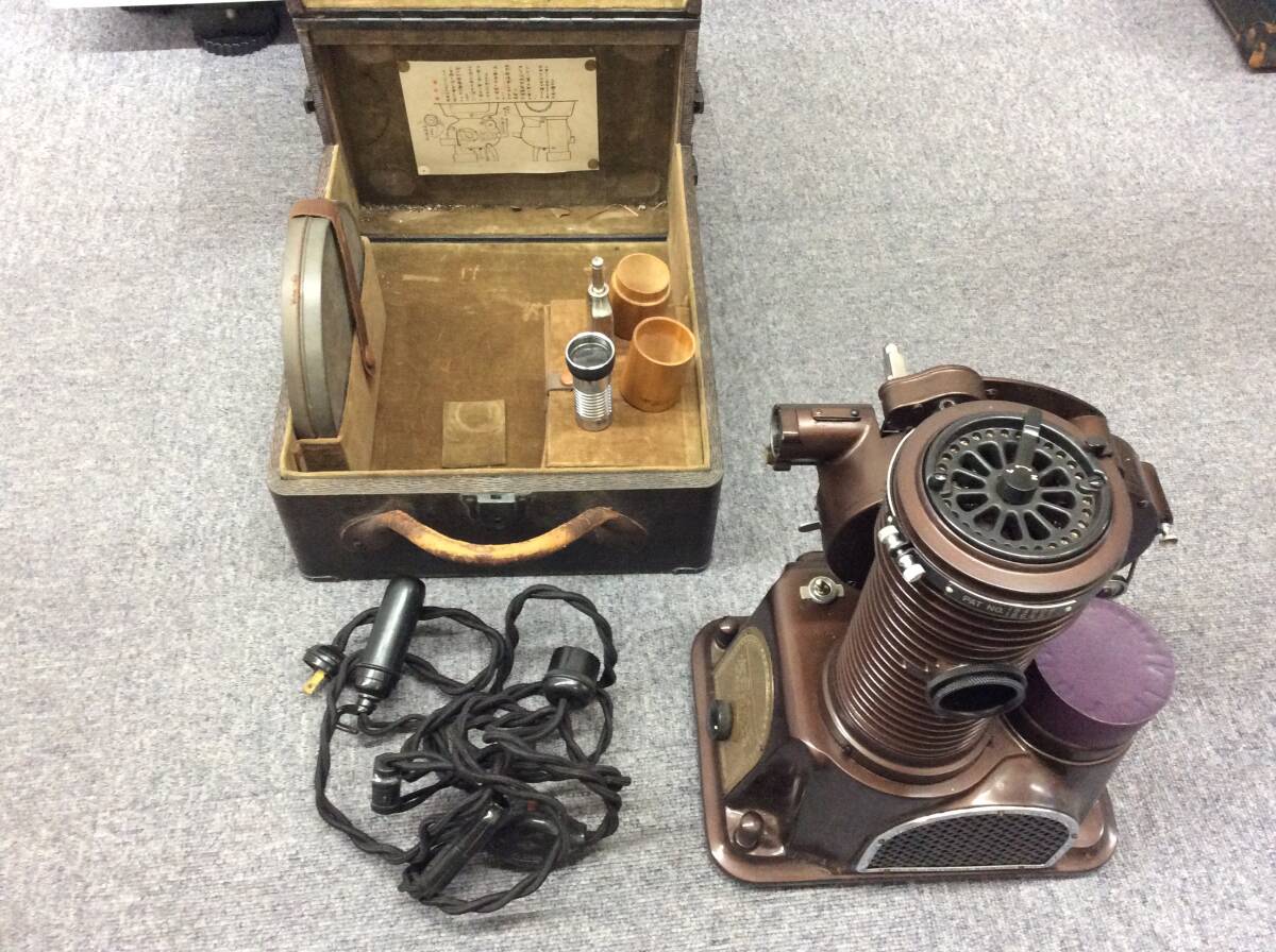 ケース付き☆フィルム付き☆16mm/8mm☆THE ARROW PROJECTOR ケース付き☆フィルム付き☆16mm/8mm☆THE ARROW PROJECTOR