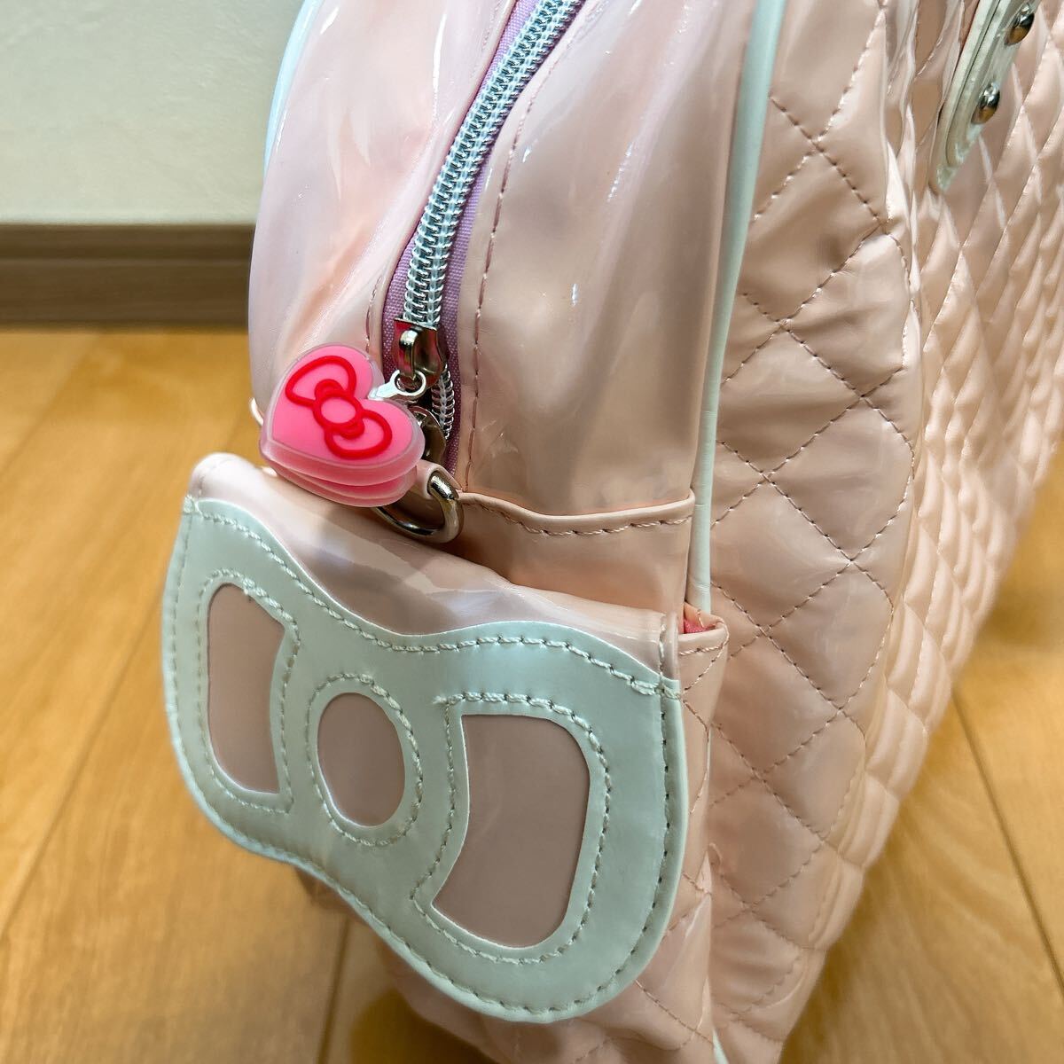 ハローキティ」50周年記念コレクションボストンバッグ