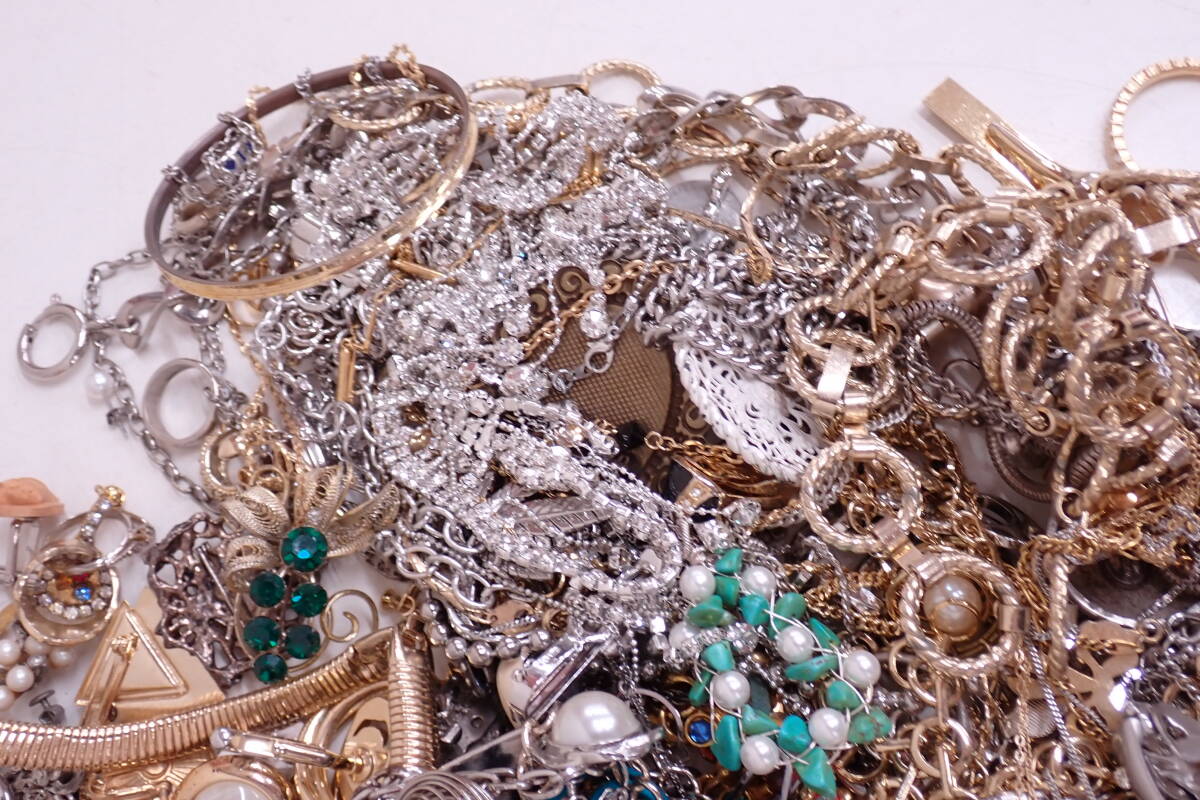 イミテーションアクセサリー まとめセット 5.2kg ネックレス イミテーションアクセサリー まとめセット 5.2kg ネックレス