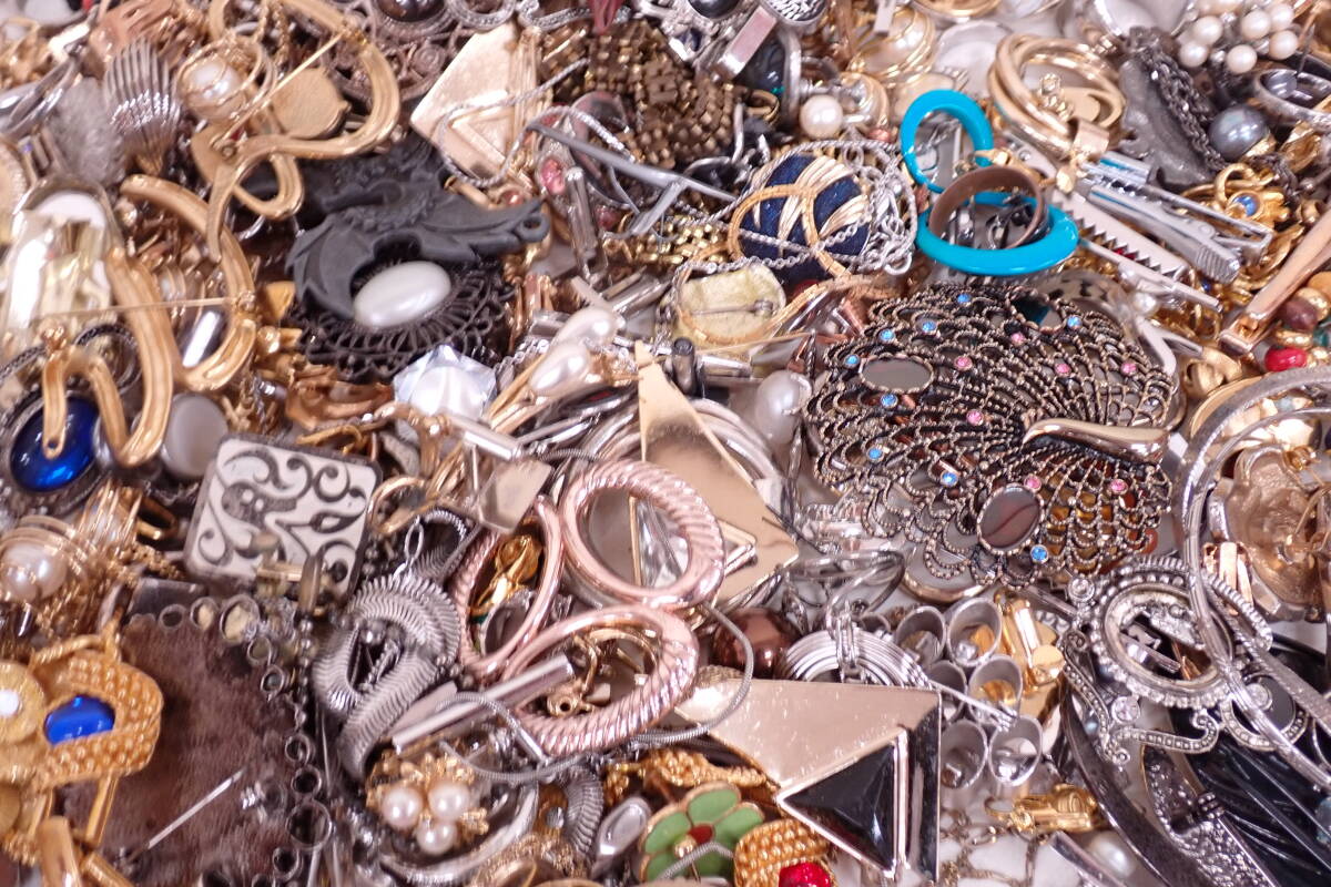 イミテーションアクセサリー まとめセット 5.2kg ネックレス イミテーションアクセサリー まとめセット 5.2kg ネックレス