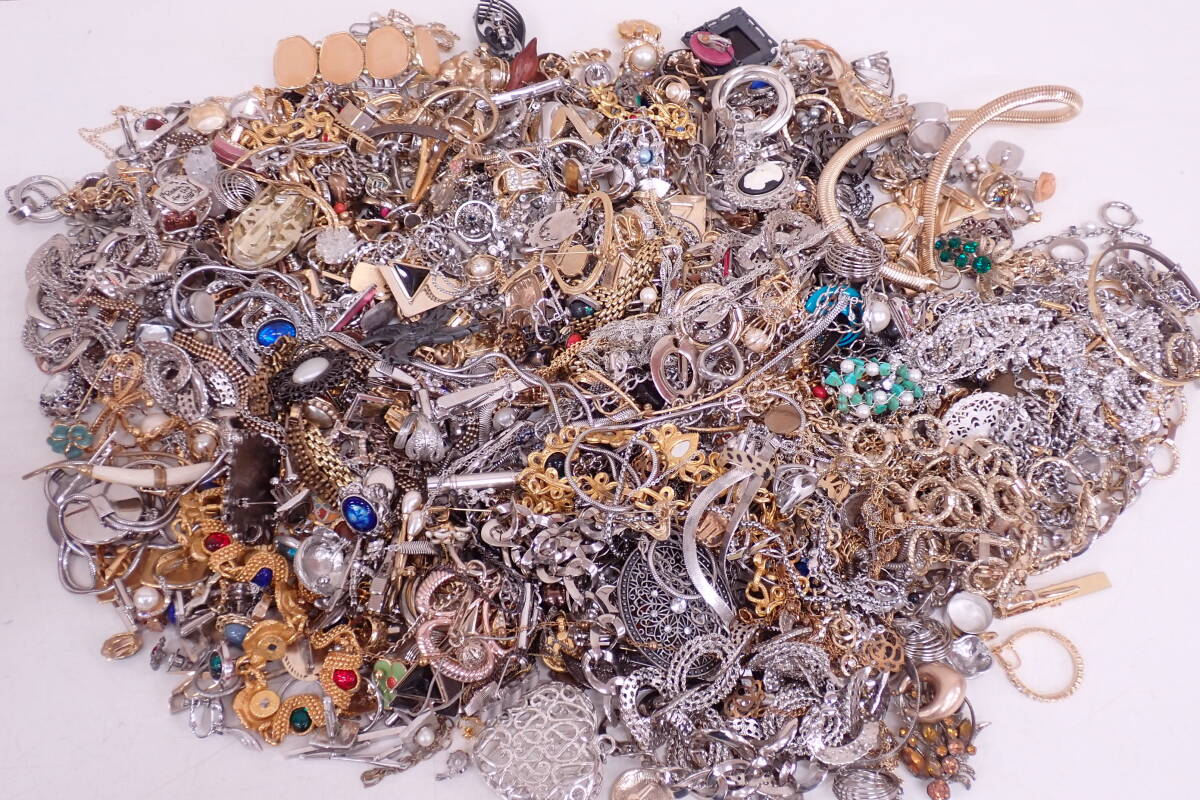 イミテーションアクセサリー まとめセット 5.2kg ネックレス イミテーションアクセサリー まとめセット 5.2kg ネックレス