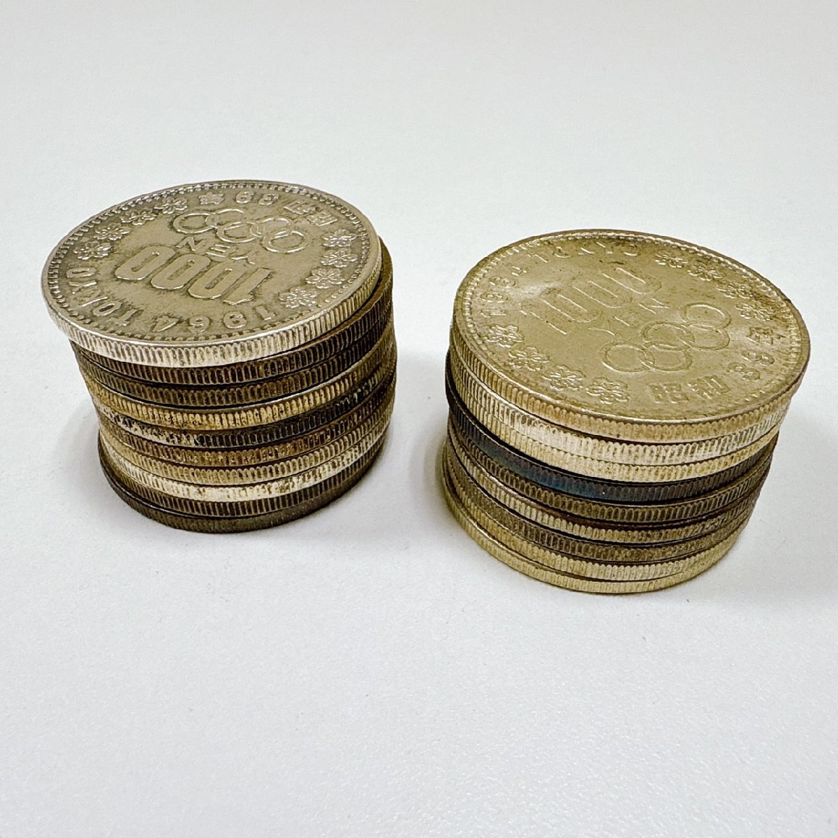 ART9737a】1円~ 古銭 まとめ 100円銀貨 547枚 1000円銀貨 19枚 ART9737a】1円~ 古銭 まとめ 100円銀貨 547枚 1000円銀貨 19枚