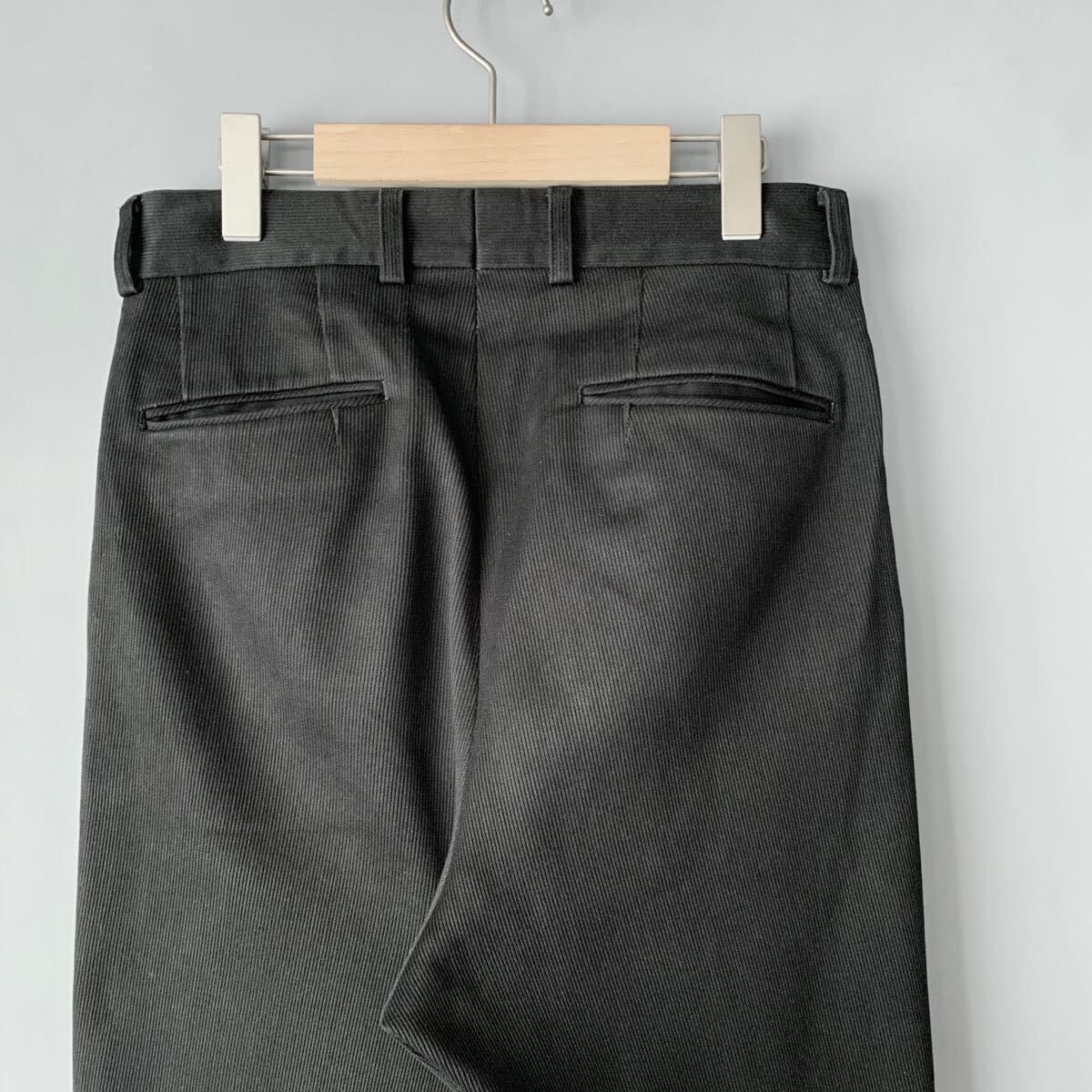 NEAT コットンピケ 2タックワイドパンツ ニート 44 S 黒 NEAT コットンピケ 2タックワイドパンツ ニート 44 S 黒