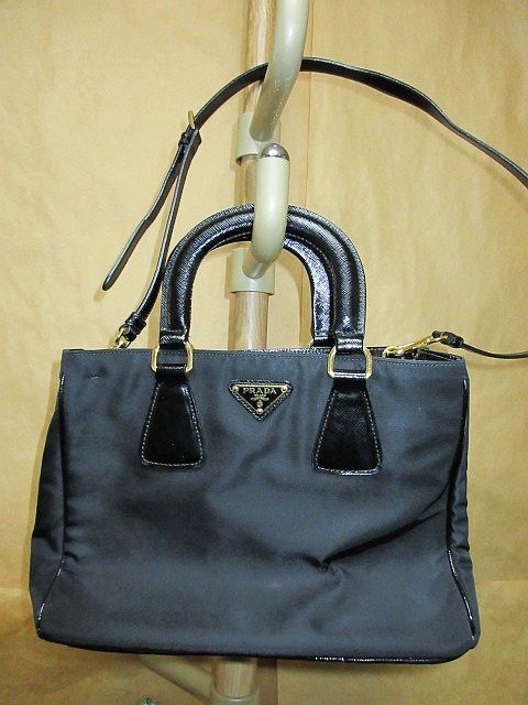 プラダ PRADA 三角 ロゴ プレート サフィアーノ レザー ナイロン