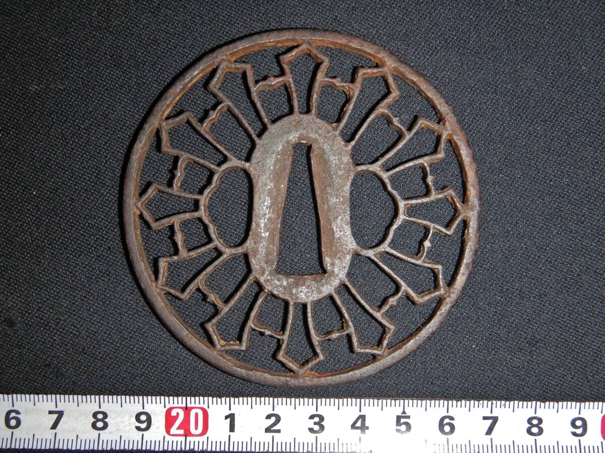 日本刀・鉄鍔大刀鍔・尾張鍔剣透図案・横幅82mm(鐔鍔大刀 日本刀・鉄鍔大刀鍔・尾張鍔剣透図案・横幅82mm(鐔鍔大刀