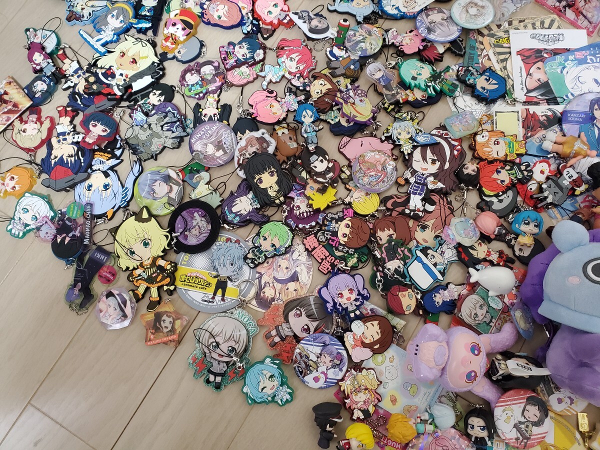 アニメ グッズ 大量 まとめ ジャンク ぬいぐるみ 缶バッジ アニメ グッズ 大量 まとめ ジャンク ぬいぐるみ 缶バッジ