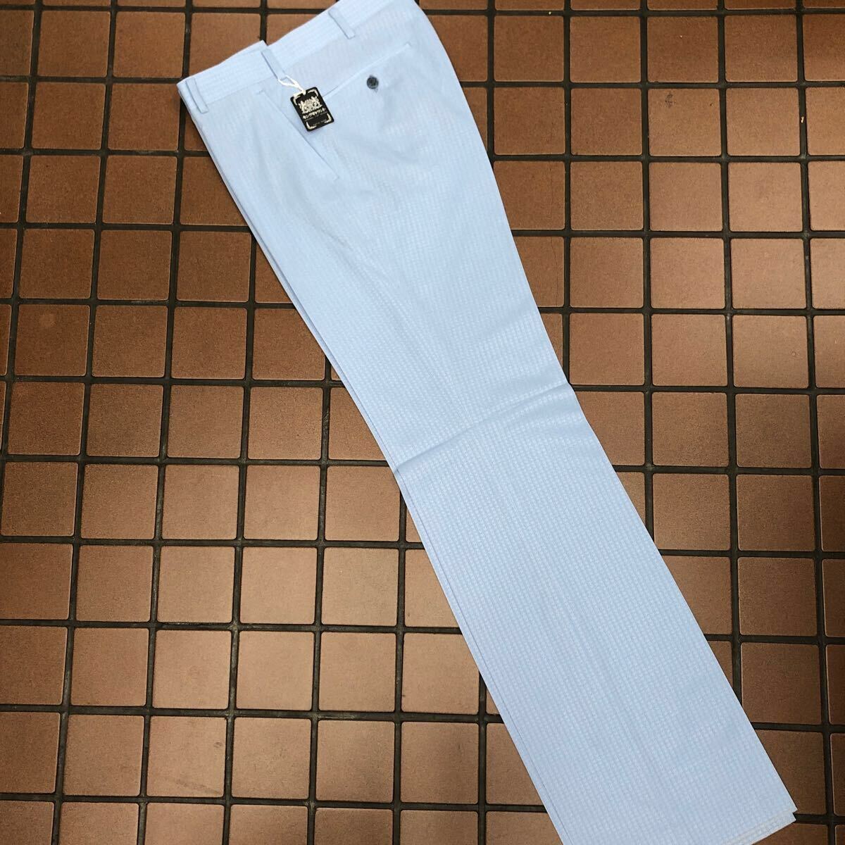 激安★今が旬！新品★高級KING.G 日本製ヴィンテージスラックス　ゴルフパンツ/ボトム/フレア/サイズ85 スカイブルー系シャドウ千鳥格子_画像2
