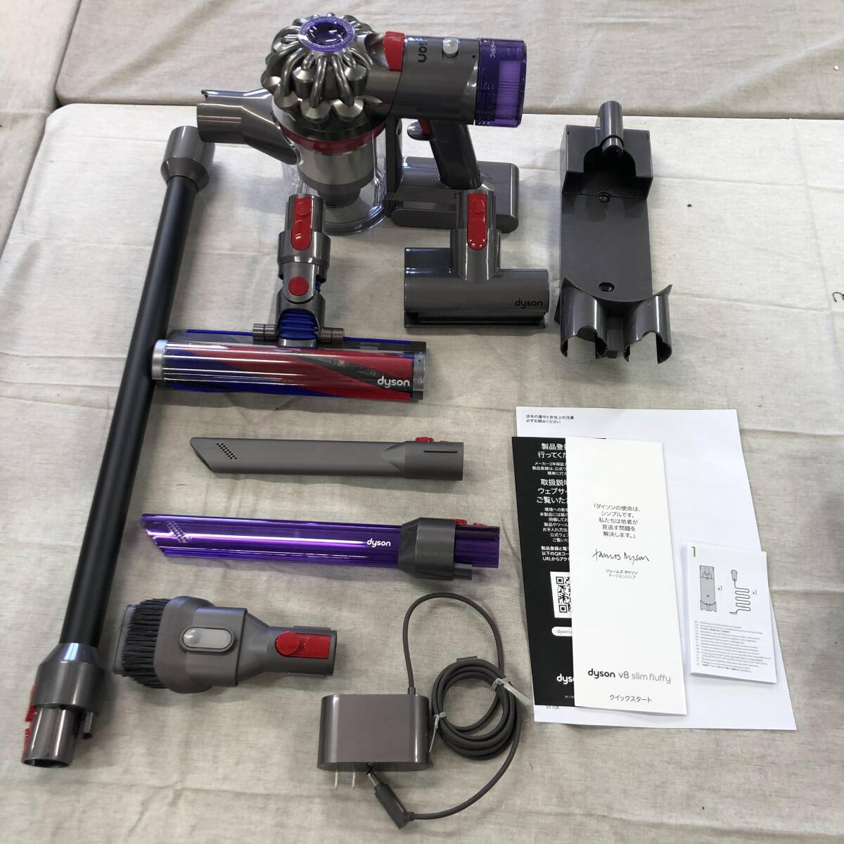 未使用 Dyson(ダイソン) コードレス掃除機 Dyson V8 Slim Fluffy 未使用 Dyson(ダイソン) コードレス掃除機 Dyson V8 Slim Fluffy