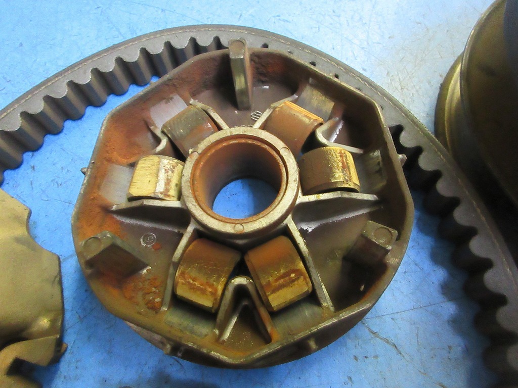 アドレスV125　CF4EA　プーリー　クラッチ　ベルト　他　683-64_画像3