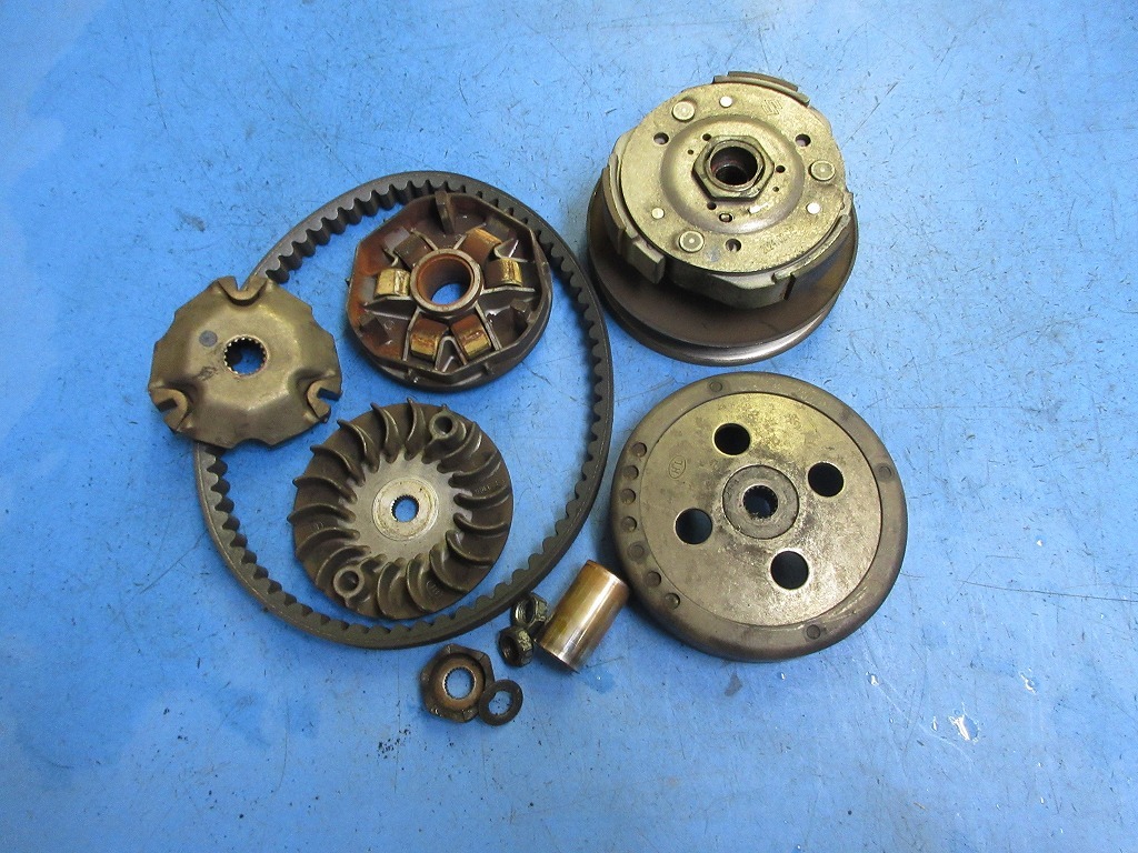 アドレスV125　CF4EA　プーリー　クラッチ　ベルト　他　683-64_画像1