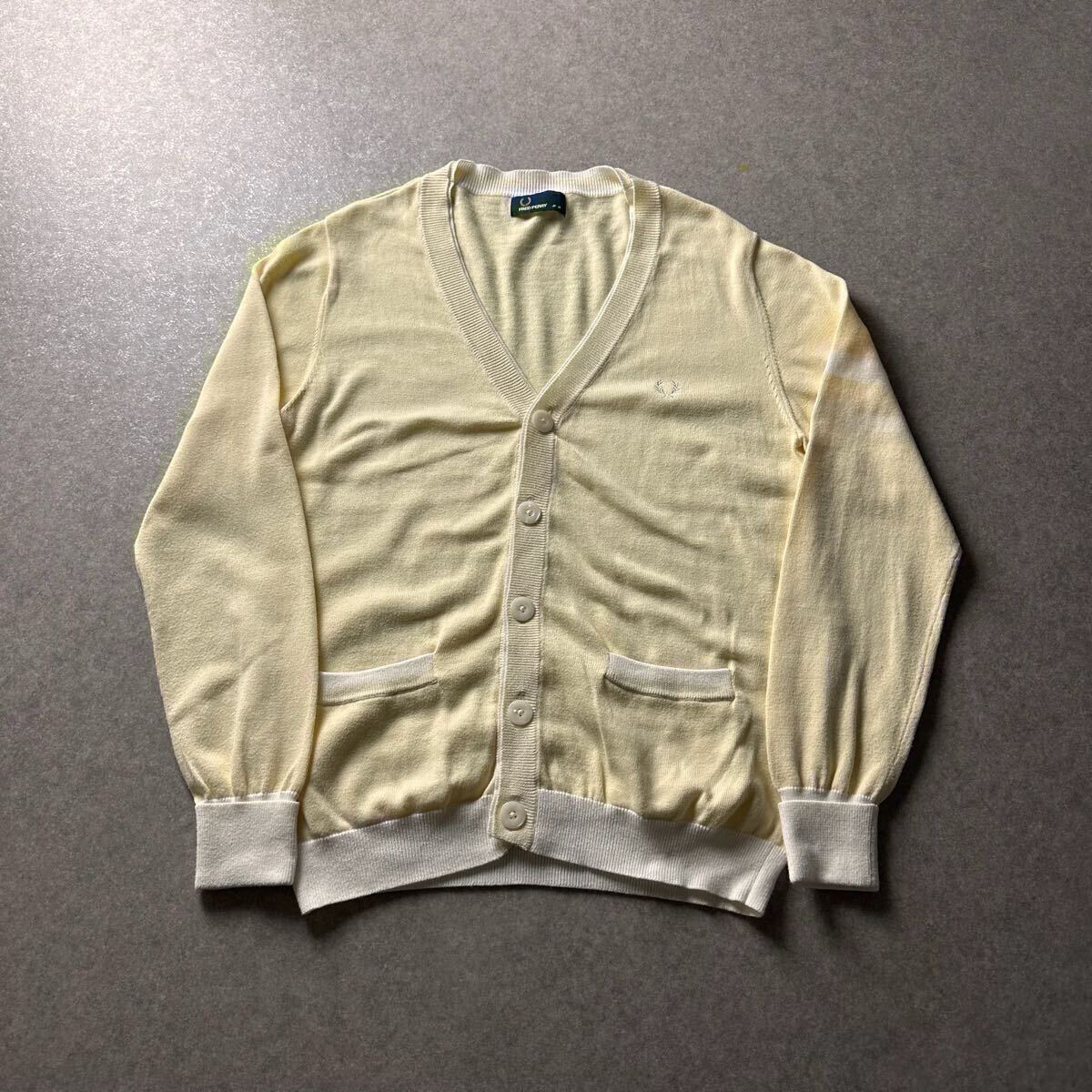 フレッドペリー Fred Perry ワンポイントロゴ刺繍 カーディガン フレッドペリー Fred Perry ワンポイントロゴ刺繍 カーディガン