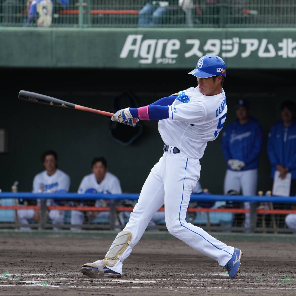 野球振興チャリティー】中日ドラゴンズ #51 上林誠知選手 直筆 野球振興チャリティー】中日ドラゴンズ #51 上林誠知選手 直筆