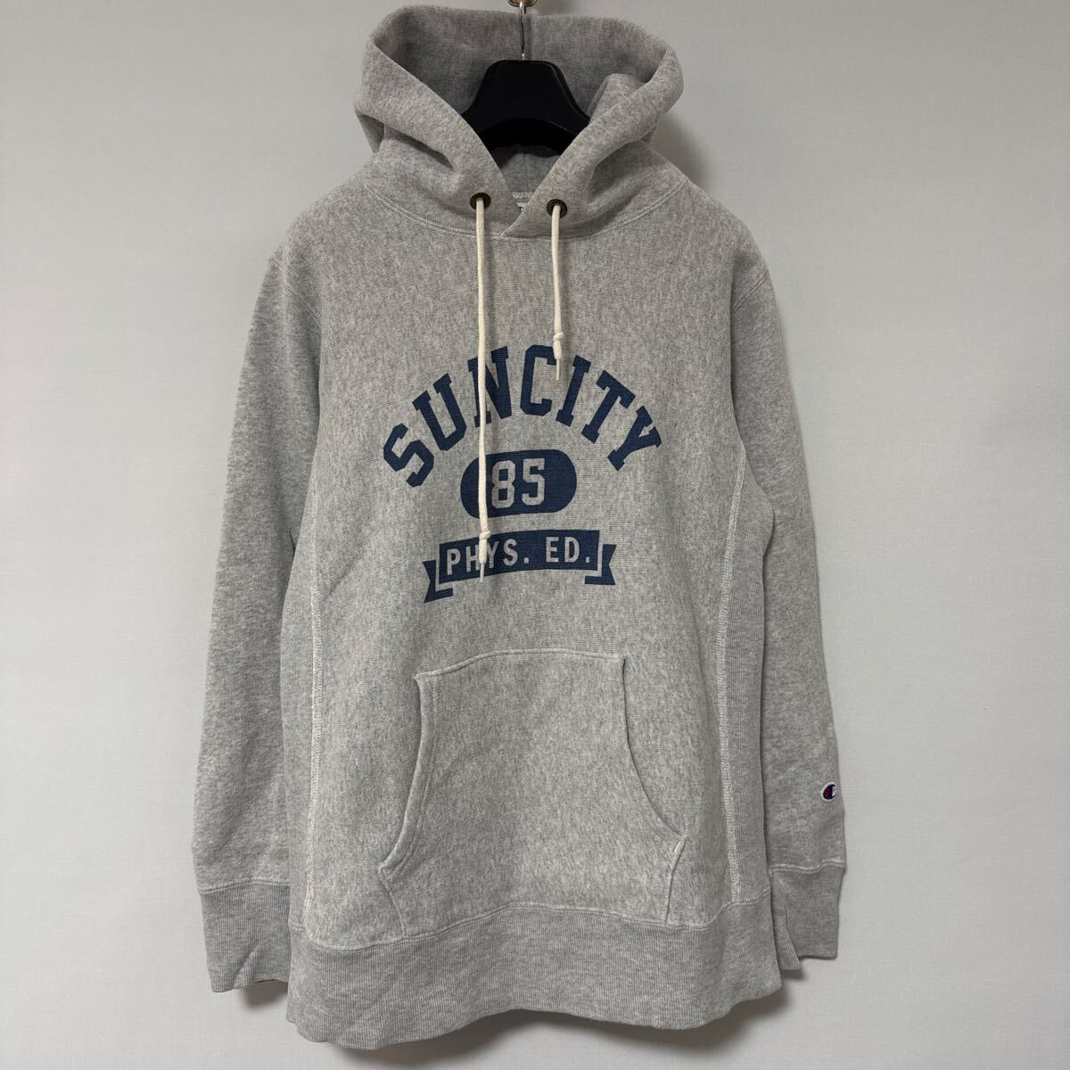 美品 Champion REVERSE WEAVE 3段 染み込み プリント スウェット 美品 Champion REVERSE WEAVE 3段 染み込み プリント スウェット