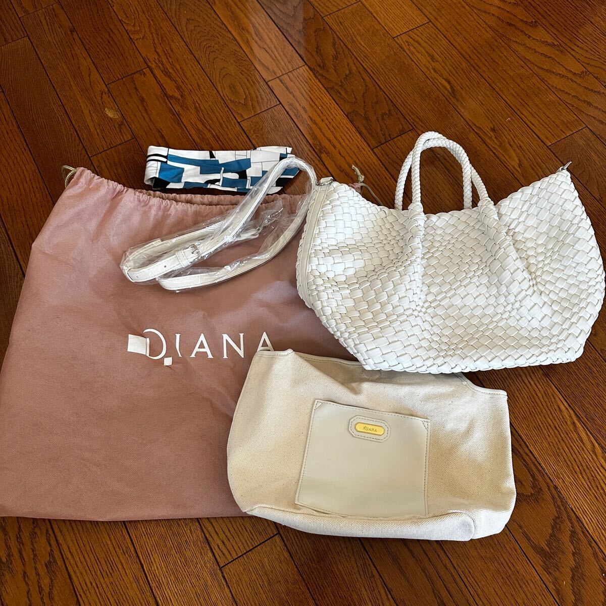DIANA ホワイト編み込みトートバッグ|Yahoo!フリマ(旧PayPay DIANA ホワイト編み込みトートバッグ|Yahoo!フリマ(旧PayPay