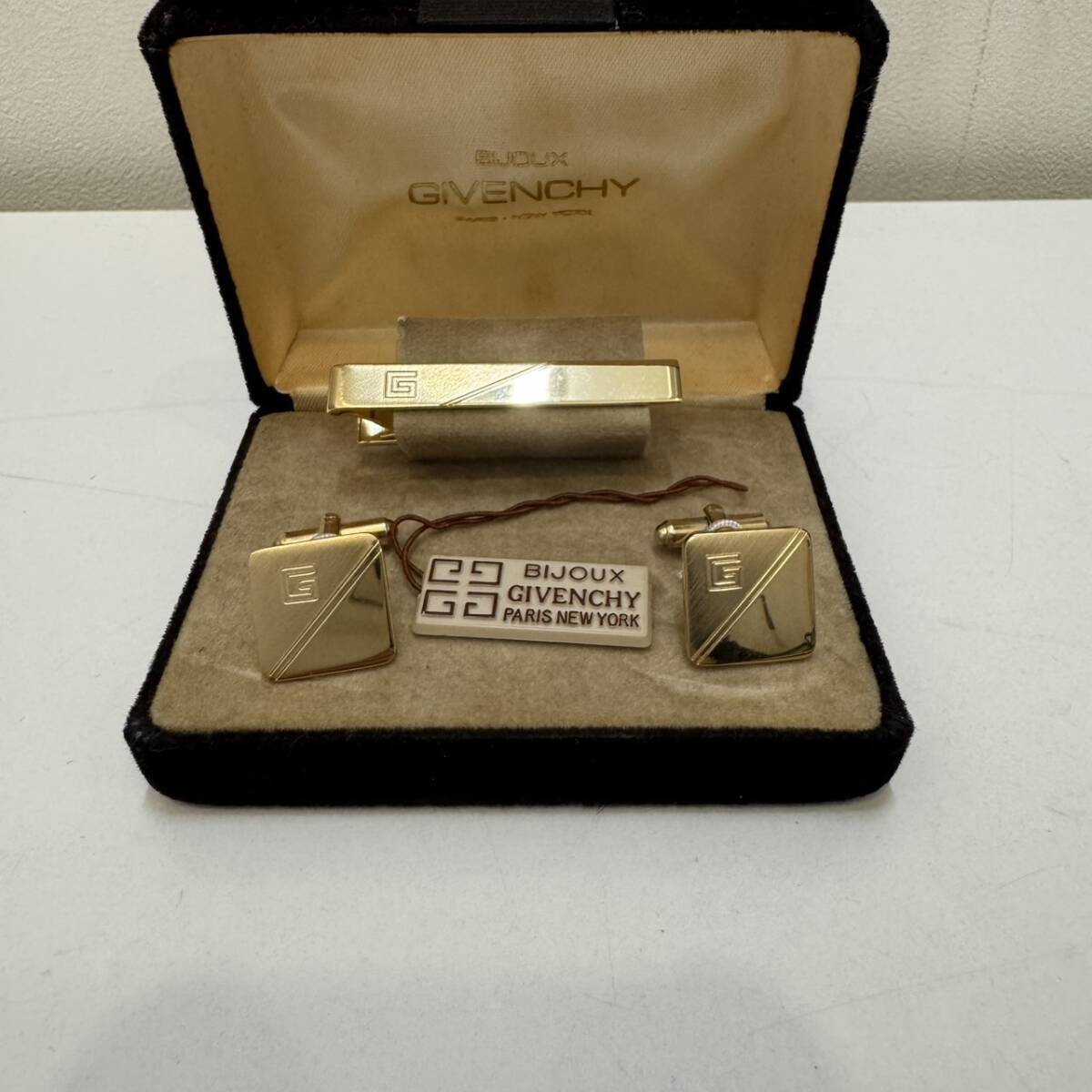 TF0420】ジバンシー カフス ネクタイピン セット GIVENCHY TF0420】ジバンシー カフス ネクタイピン セット GIVENCHY