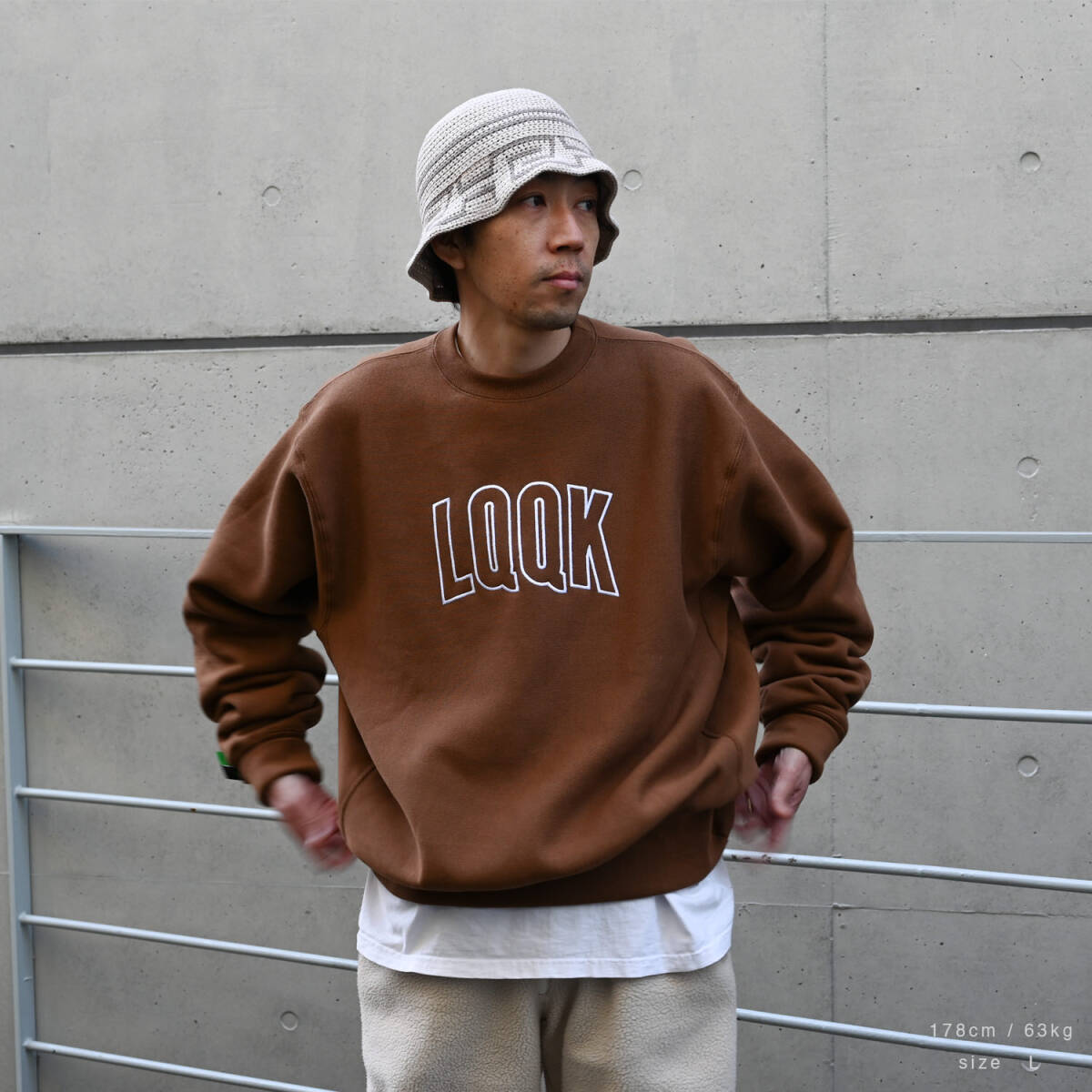 新品 LQQK Studio Camber Arc Logo Crewneck BROWN MIN-NANO 新品 LQQK Studio Camber Arc Logo Crewneck BROWN MIN-NANO