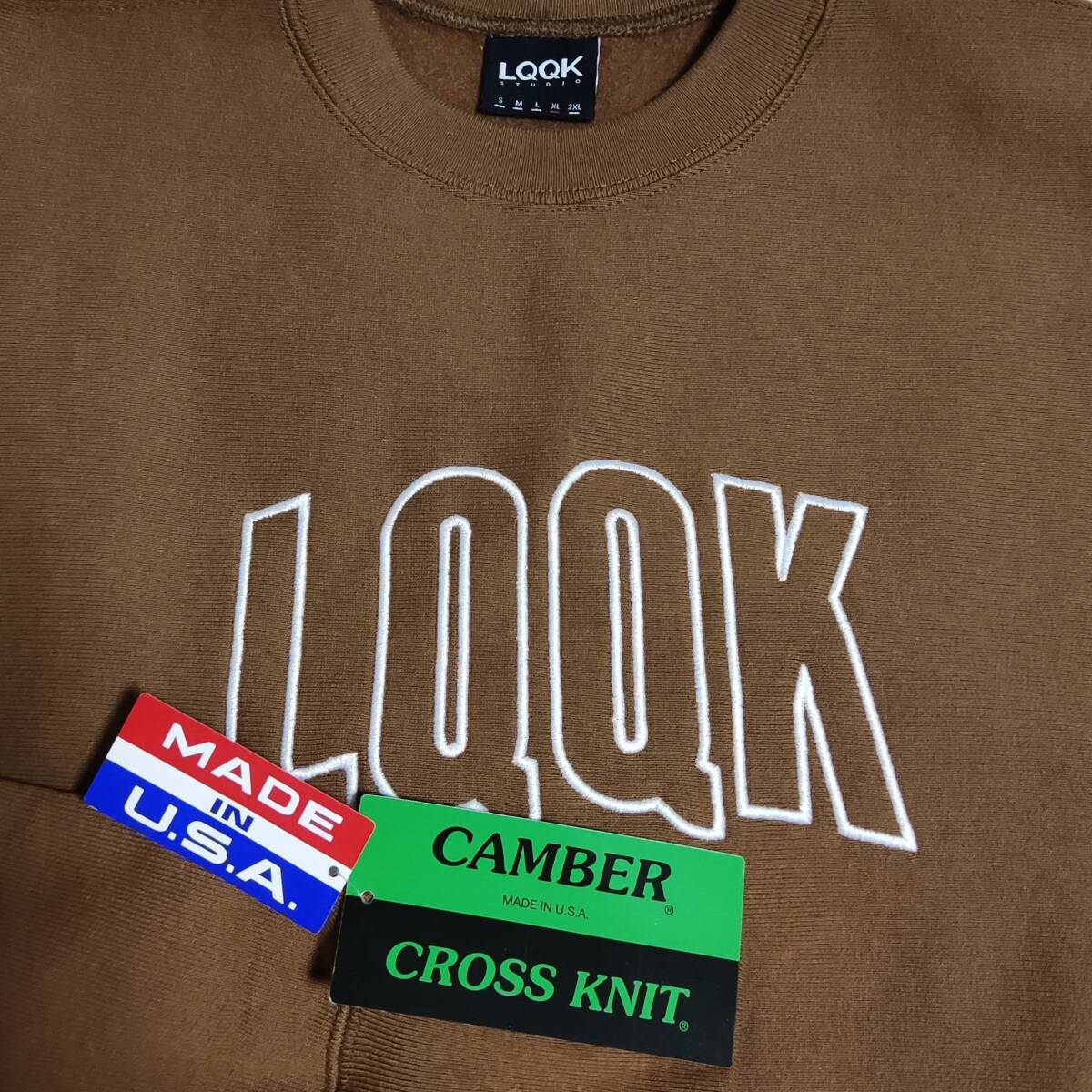 新品 LQQK Studio Camber Arc Logo Crewneck BROWN MIN-NANO 新品 LQQK Studio Camber Arc Logo Crewneck BROWN MIN-NANO