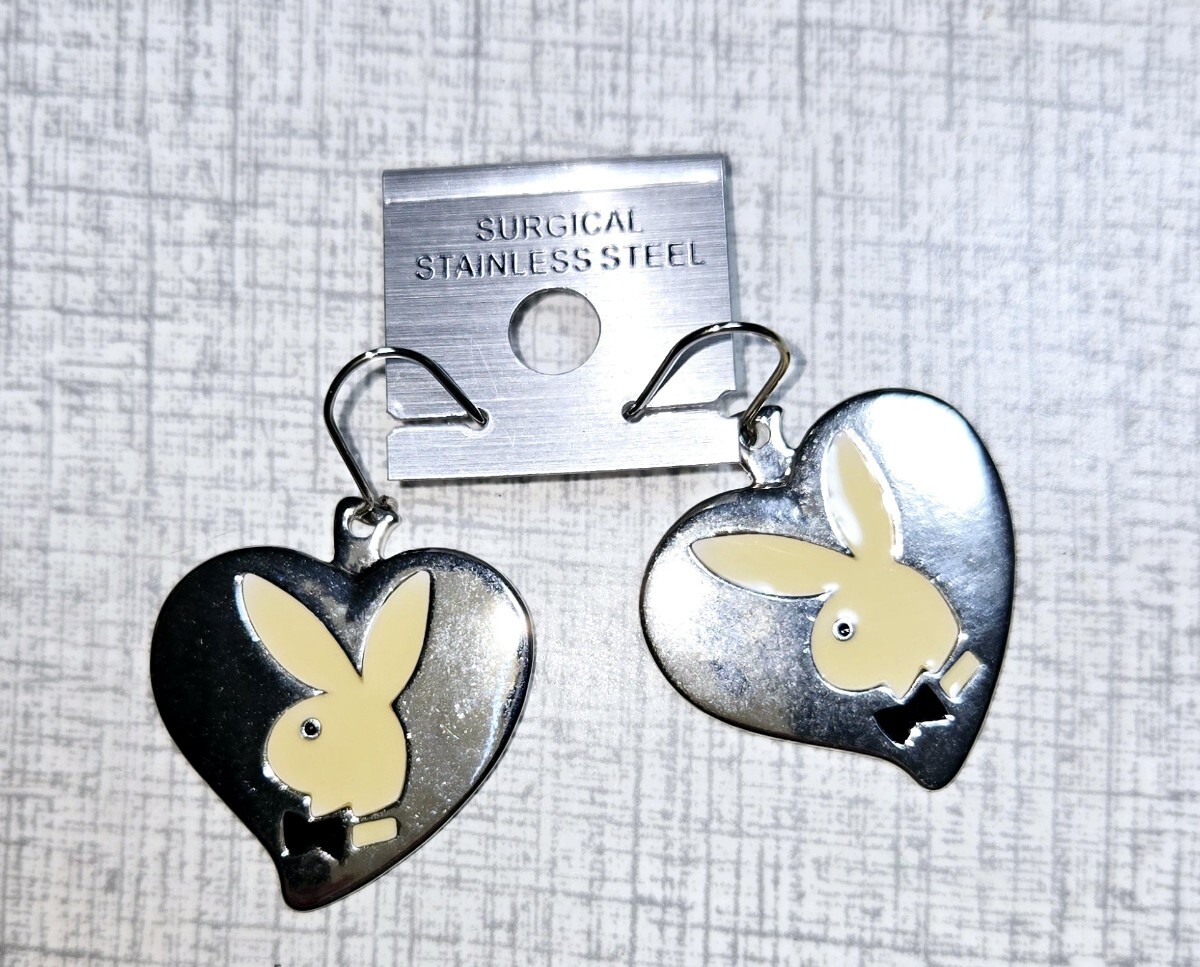 新品未使用　ピアス　PLAYBOY？　プレイボーイ？　ハート　うさぎ　ウサギ　兎　白　ホワイト　シルバー