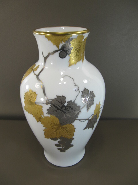 T-108◇大倉陶園 花瓶 金葡萄 金蝕ぶどう 花器 花入 フラワー T-108◇大倉陶園 花瓶 金葡萄 金蝕ぶどう 花器 花入 フラワー