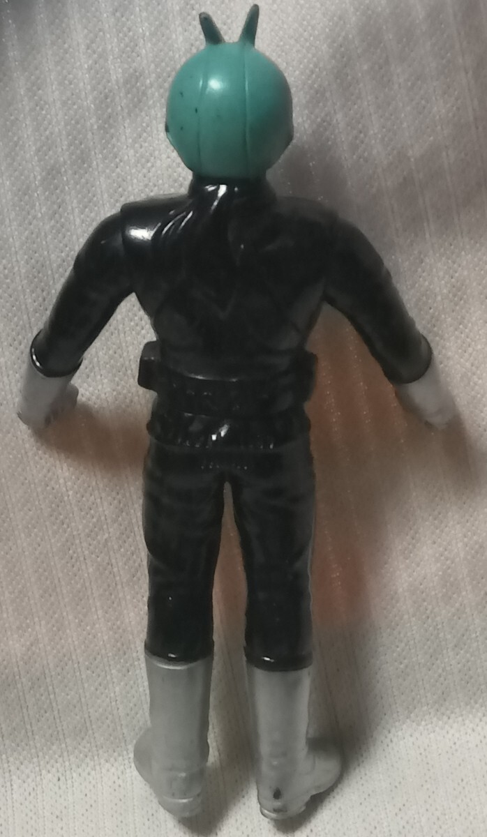 仮面ライダー１號フィギュア(全長:12cm)。