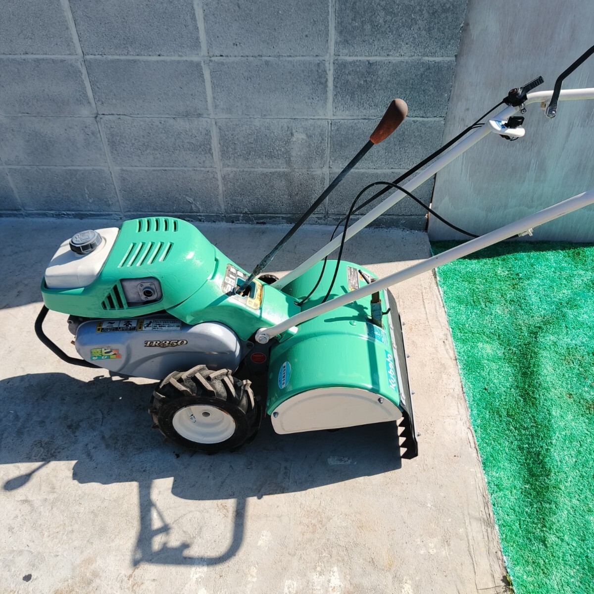 クボタ 管理機 耕運機 菜ビTRS350 家庭菜園 ミニ耕耘機3.5馬力 クボタ 管理機 耕運機 菜ビTRS350 家庭菜園 ミニ耕耘機3.5馬力