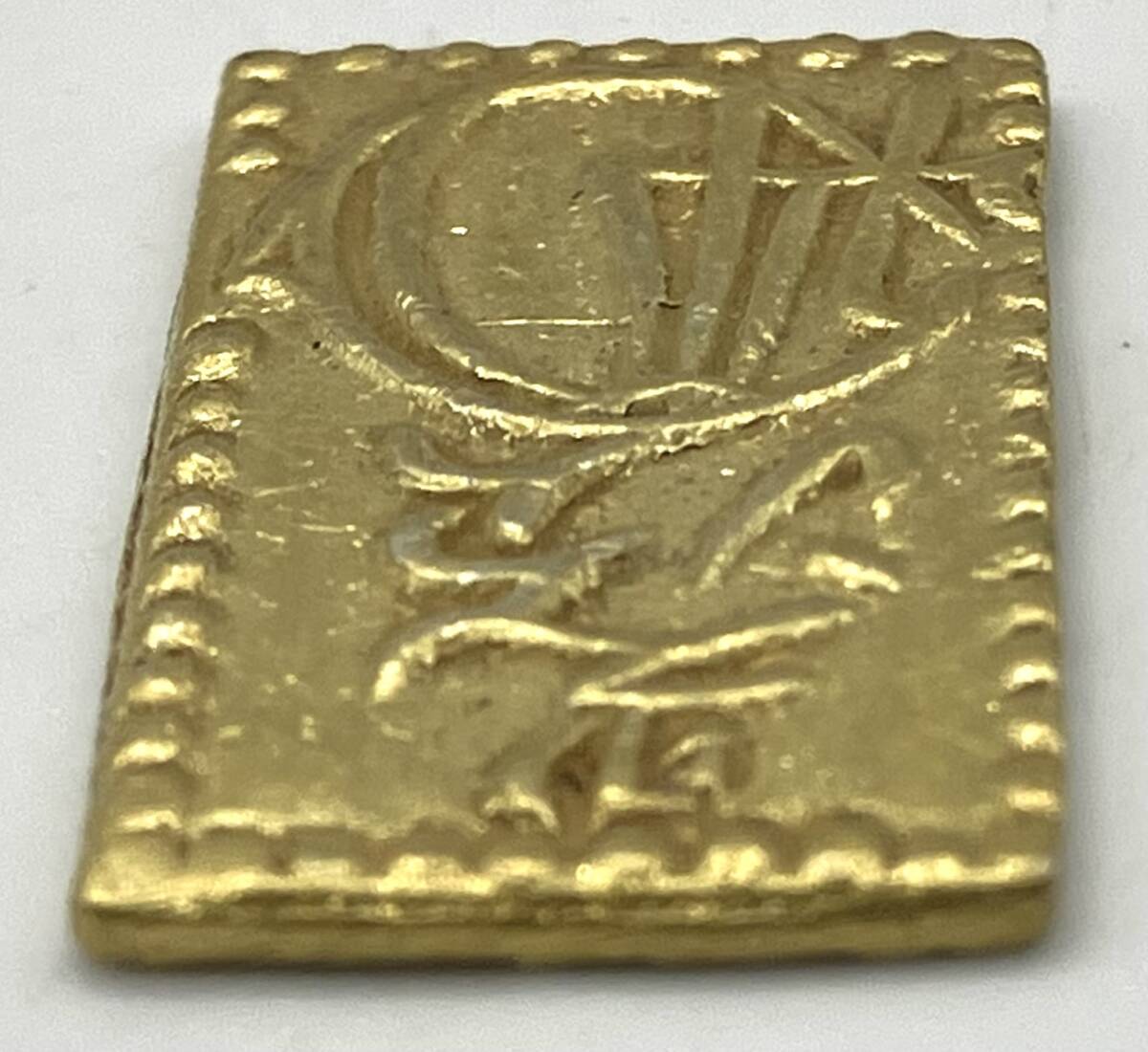 10798】古銭 日本 二分金 二分判金 明治二分金 量目 約3.0g