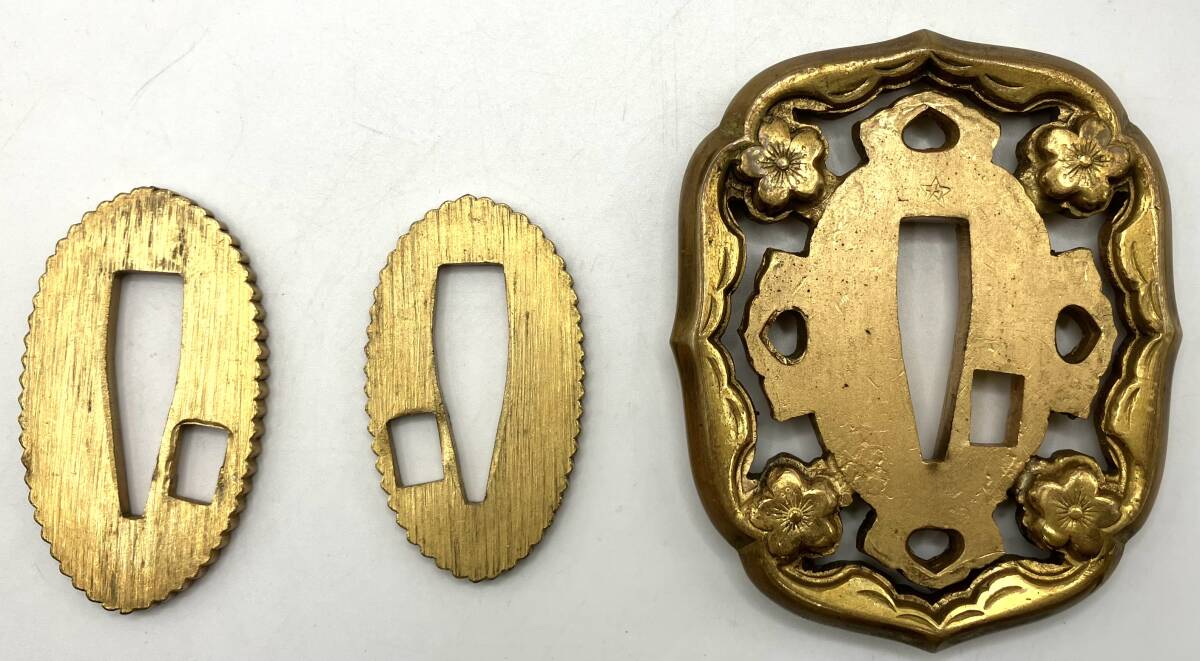 NN】刀の鍔 3枚まとめ 刀装具 鍔 刀鍔 時代物 小道具 刀 NN】刀の鍔 3枚まとめ 刀装具 鍔 刀鍔 時代物 小道具 刀