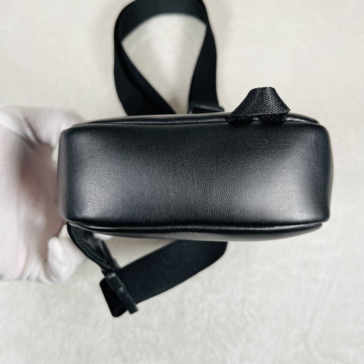 新品未使用 Calvin Klein カルバンクライン メンズ ショルダー 新品未使用 Calvin Klein カルバンクライン メンズ ショルダー