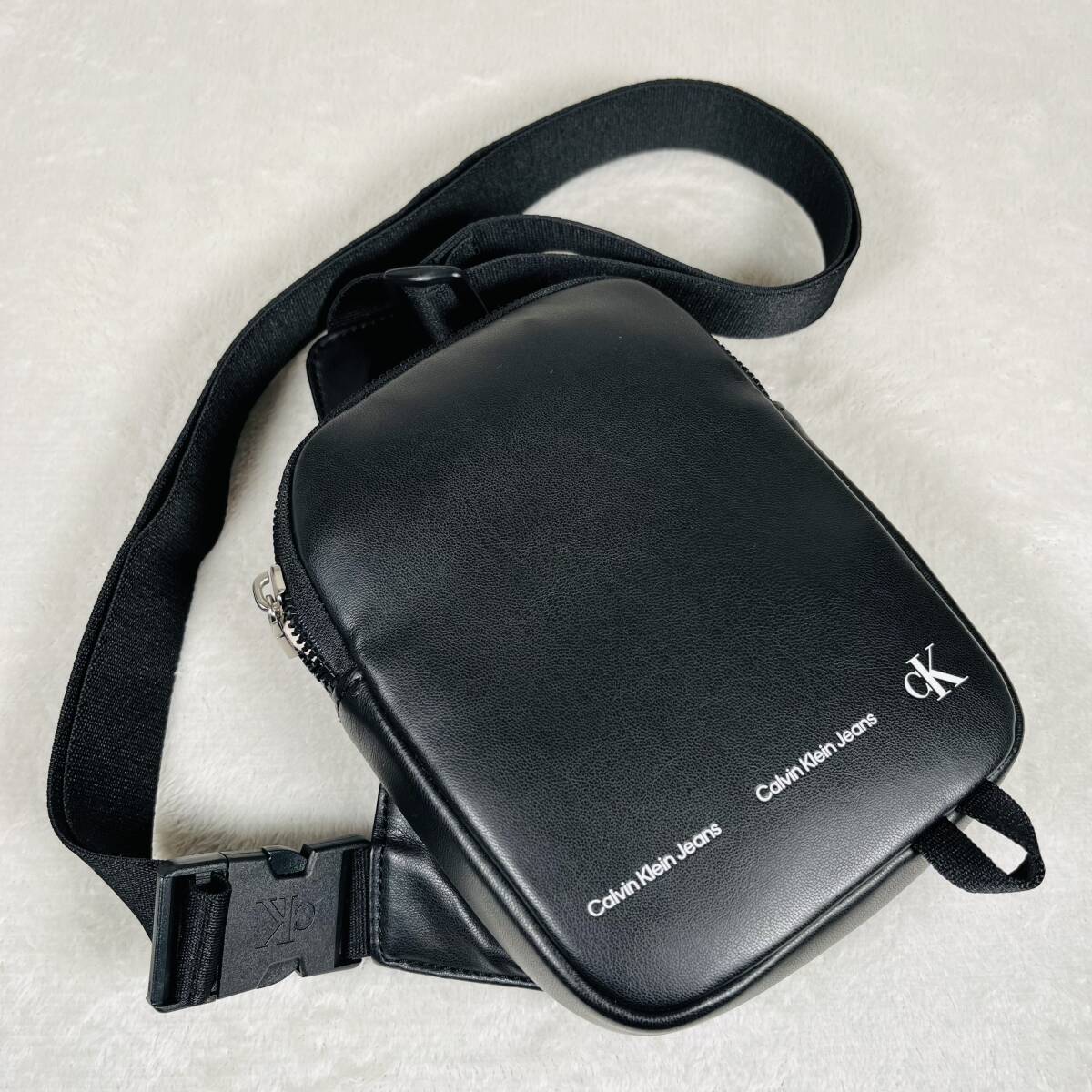 新品未使用 Calvin Klein カルバンクライン メンズ ショルダー 新品未使用 Calvin Klein カルバンクライン メンズ ショルダー