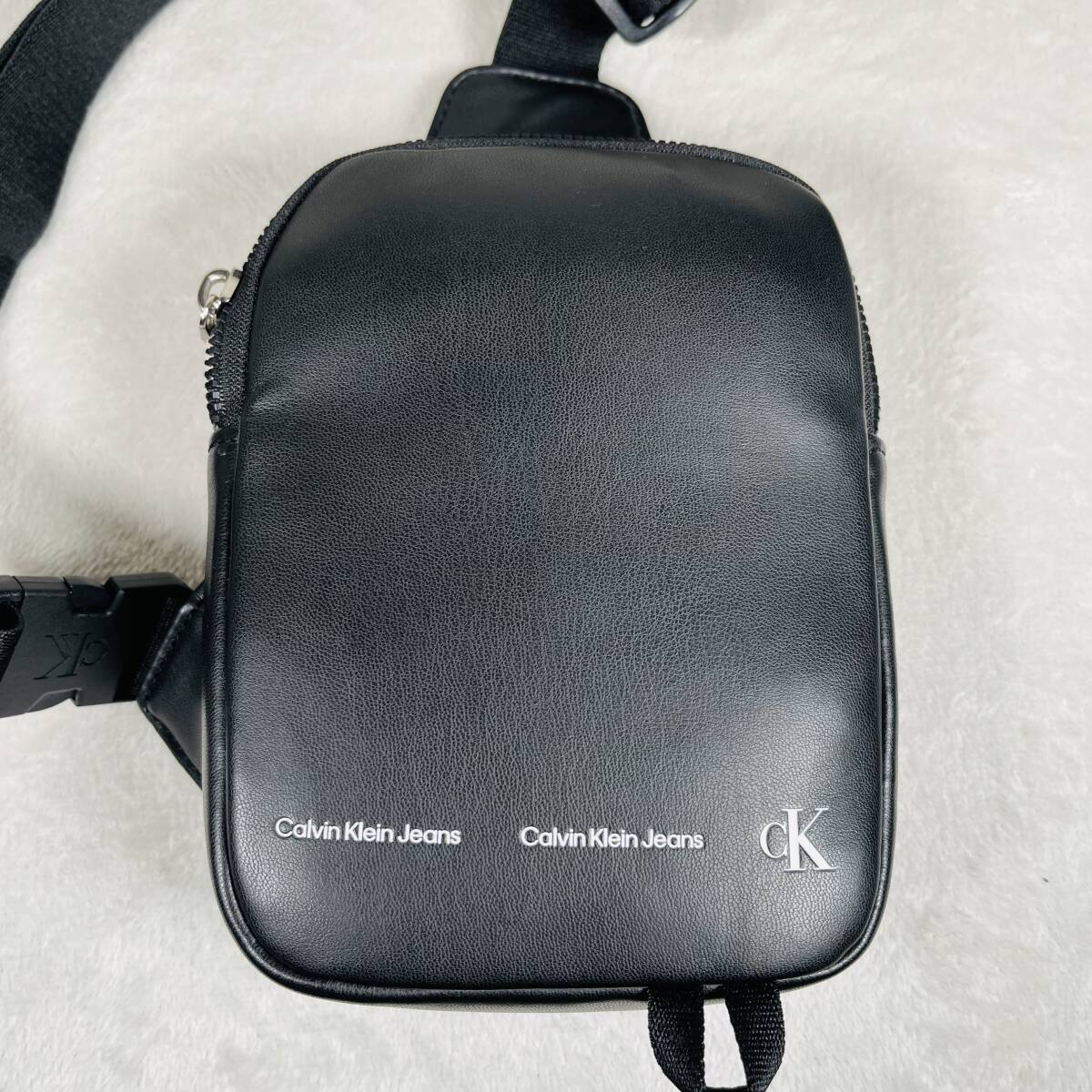 新品未使用 Calvin Klein カルバンクライン メンズ ショルダー 新品未使用 Calvin Klein カルバンクライン メンズ ショルダー