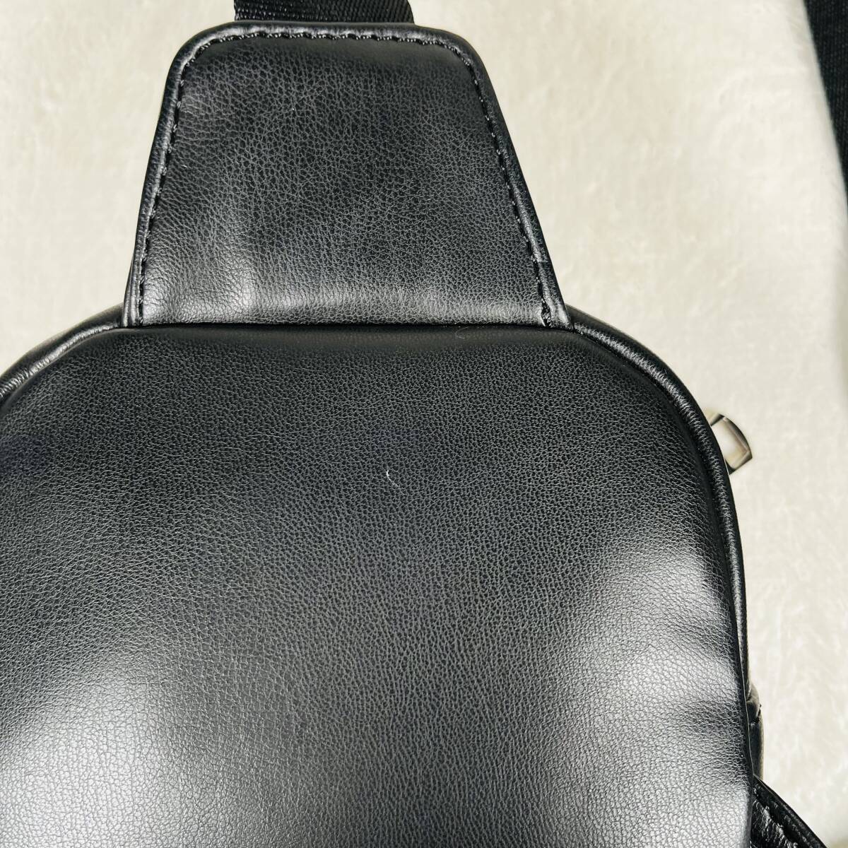 新品未使用 Calvin Klein カルバンクライン メンズ ショルダー 新品未使用 Calvin Klein カルバンクライン メンズ ショルダー