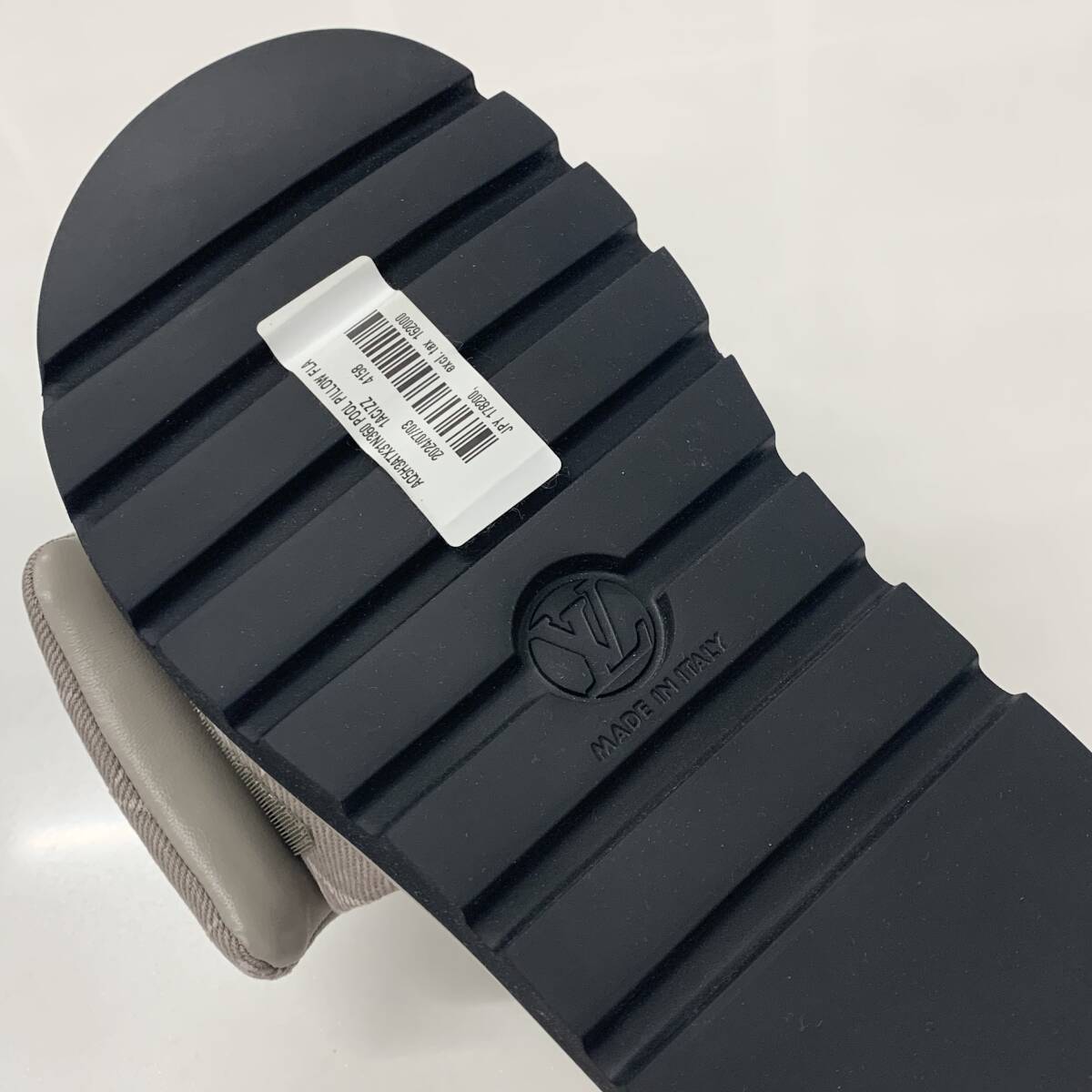 M11988 未使用 ヴィトン プールピローライン ロゴ モノグラム M11988 未使用 ヴィトン プールピローライン ロゴ モノグラム
