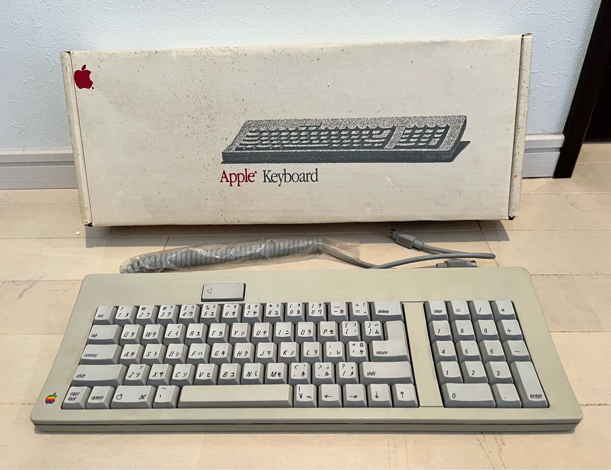 Apple Macintosh SE/30、標準キーボード&マウス付き アップル Apple Macintosh SE/30、標準キーボード&マウス付き アップル