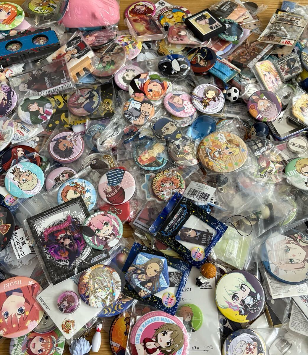 アニメ雑貨 約600点 缶バッジ キーホルダー アクスタ ストラップ アニメ雑貨 約600点 缶バッジ キーホルダー アクスタ ストラップ