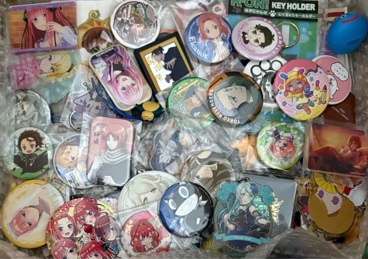 アニメ雑貨 約600点 缶バッジ キーホルダー アクスタ ストラップ アニメ雑貨 約600点 缶バッジ キーホルダー アクスタ ストラップ