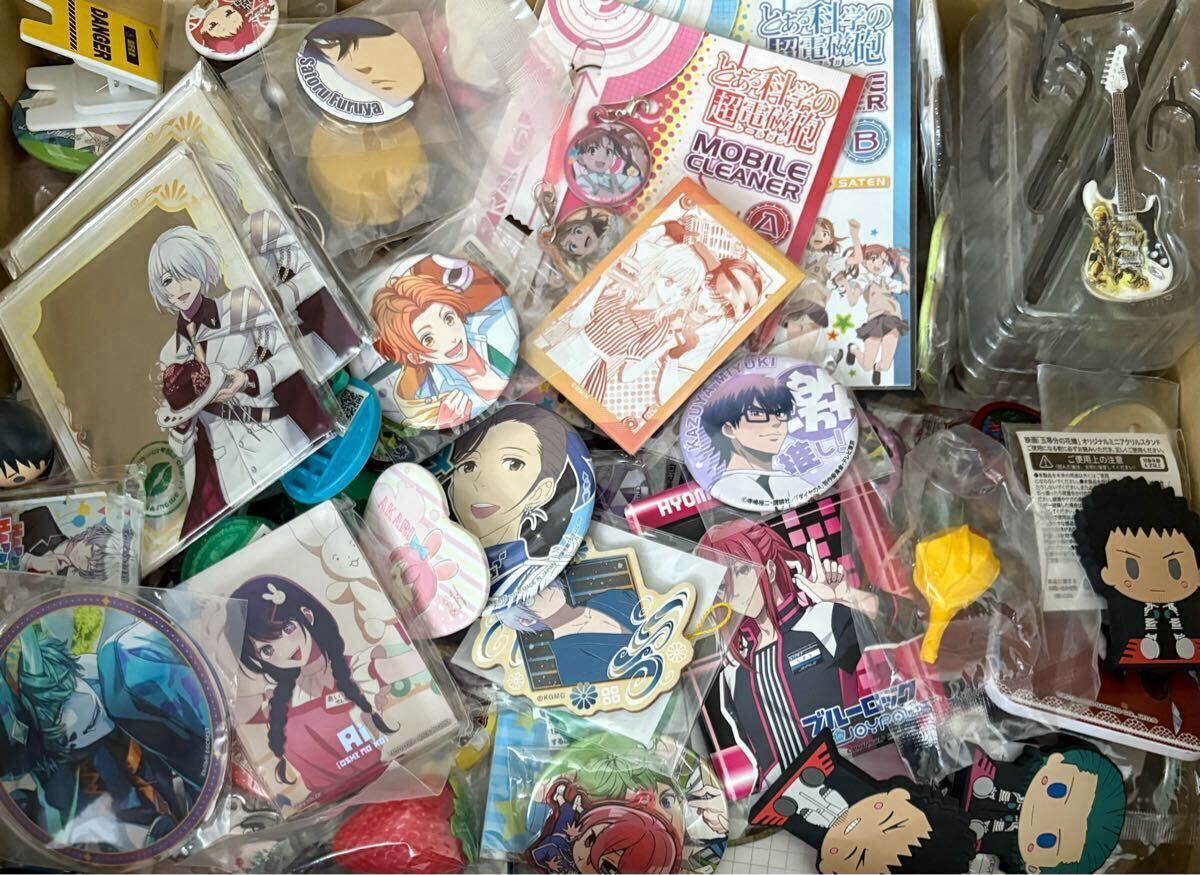 アニメ雑貨 約550点 缶バッジ キーホルダー アクスタ ストラップ アニメ雑貨 約550点 缶バッジ キーホルダー アクスタ ストラップ