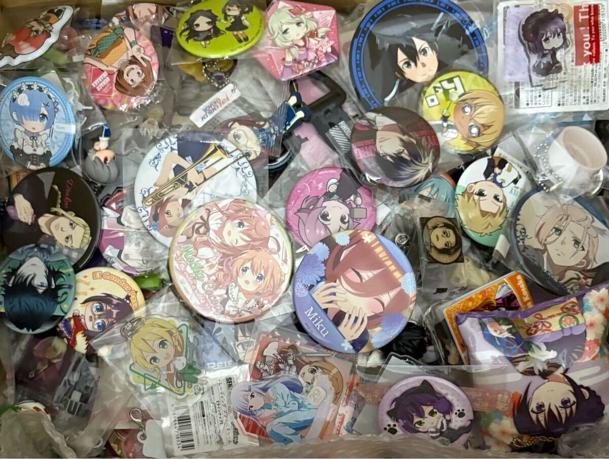 アニメ雑貨 約600点 缶バッジ キーホルダー アクスタ ストラップ アニメ雑貨 約600点 缶バッジ キーホルダー アクスタ ストラップ