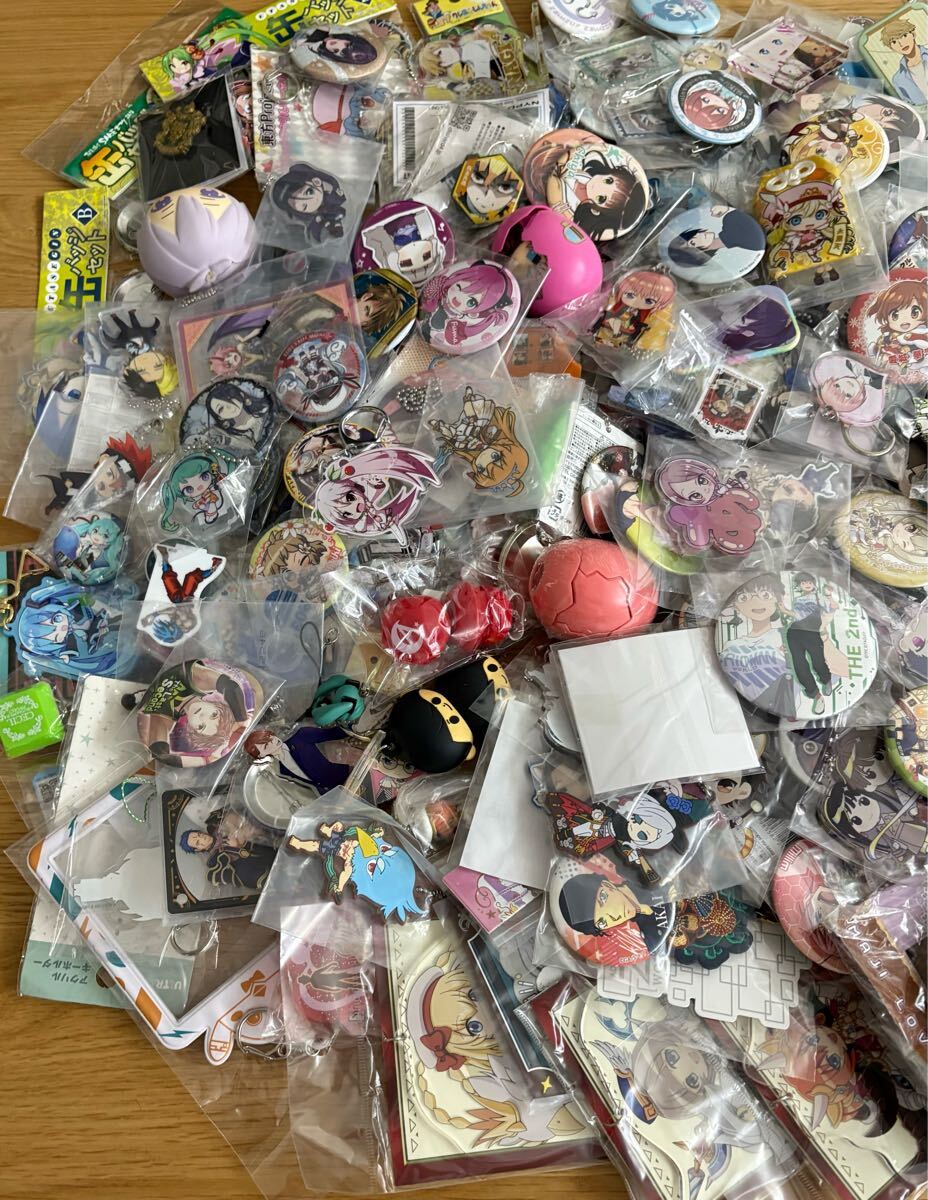 アニメ雑貨 約600点 缶バッジ キーホルダー アクスタ ストラップ アニメ雑貨 約600点 缶バッジ キーホルダー アクスタ ストラップ