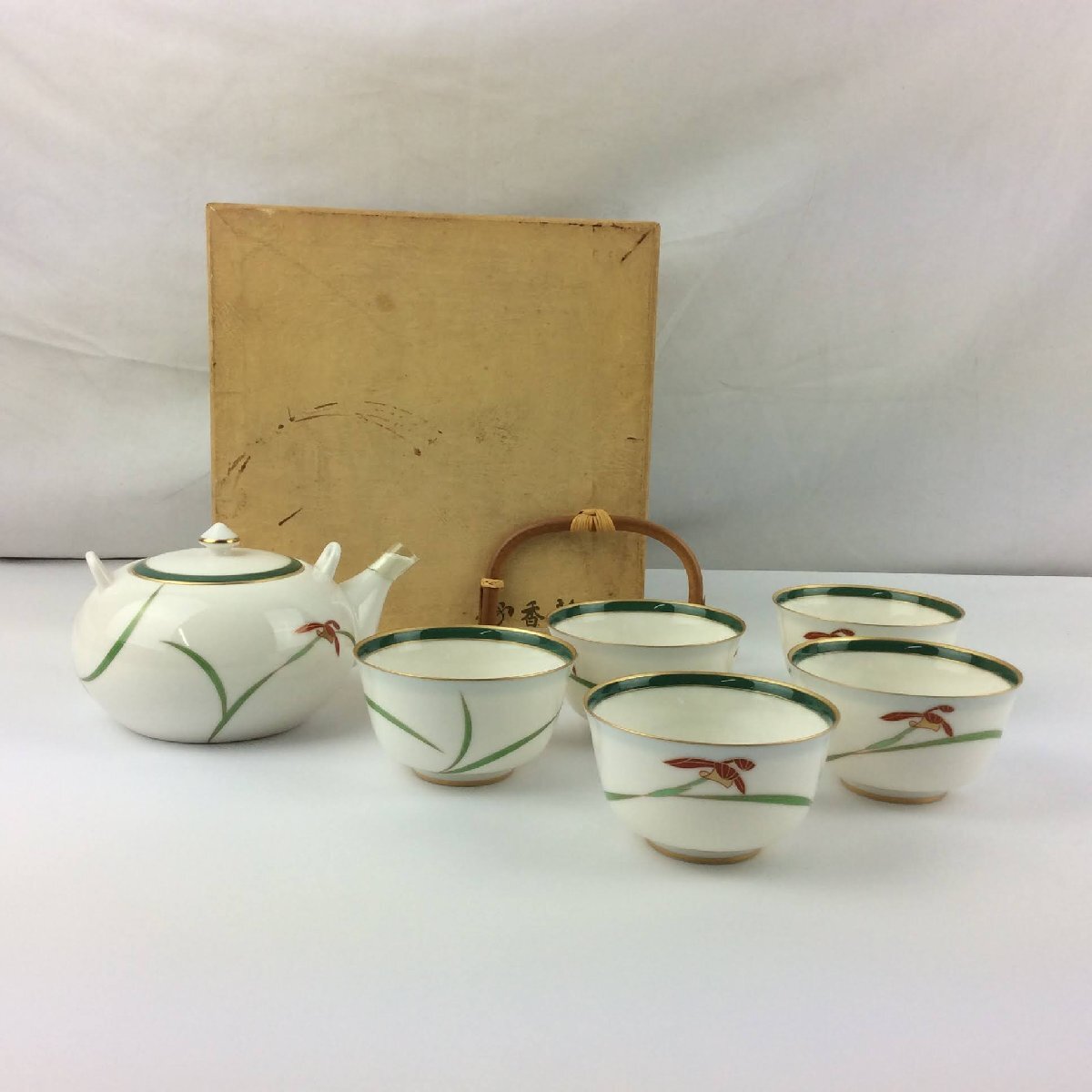 未使用 香蘭社 茶器セット 湯呑 5客 急須 金彩 金縁 色絵 湯呑み 未使用 香蘭社 茶器セット 湯呑 5客 急須 金彩 金縁 色絵 湯呑み