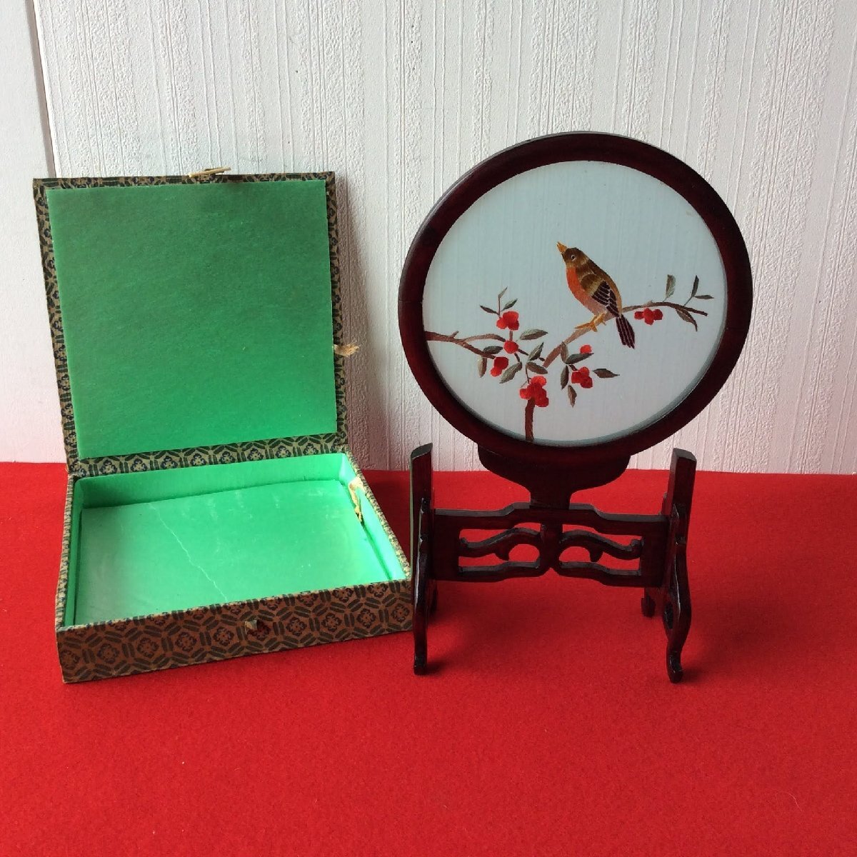 両面刺繍 蘇州刺繍 花鳥 台付き 箱付 中国工芸 衝立 インテリア 両面刺繍 蘇州刺繍 花鳥 台付き 箱付 中国工芸 衝立 インテリア