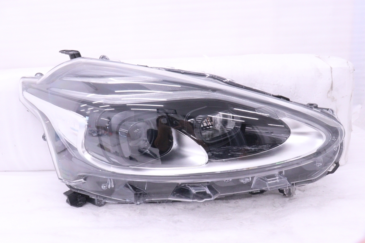 54-2252★後期 LED NSP170G シエンタ★右ヘッドライト ICHIKOH 52-317 打刻:33 ユニット ブラック 純正★トヨタ (QT)